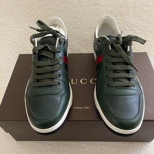 Gucci sneakers in green leather with green and red web.